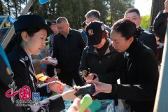 <b>展现假劣食物、有毒无害别方式</b>
